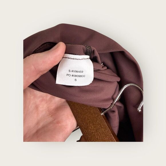 Vuori Daily Sports Leggings in Fig Size Small - Picture 5 of 5